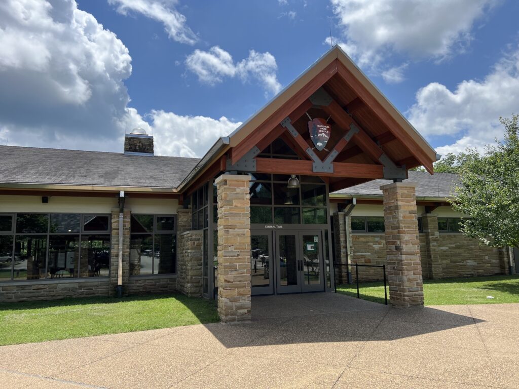 mammoth cave national park visitor center building